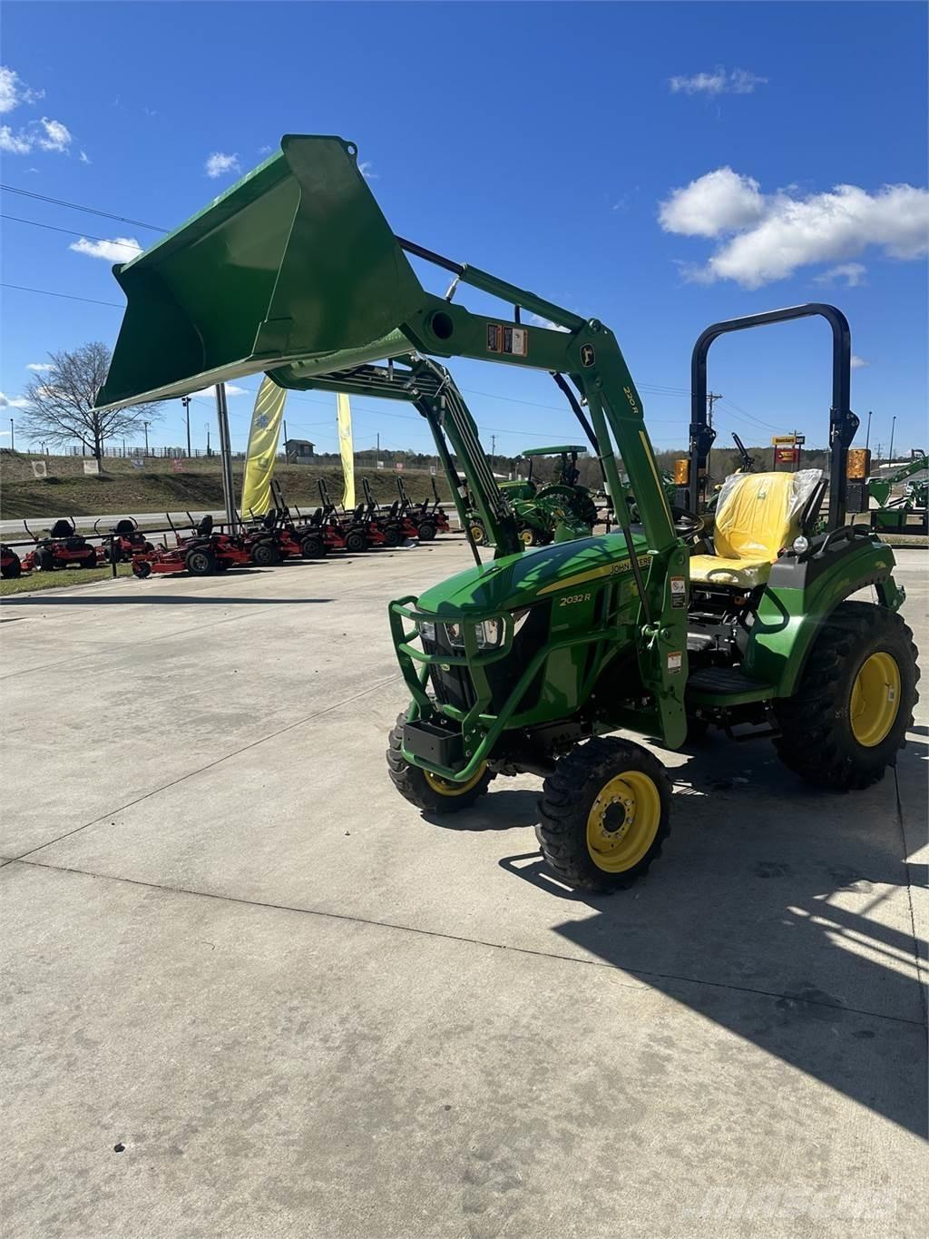 John Deere 2032R Kompaktie traktori