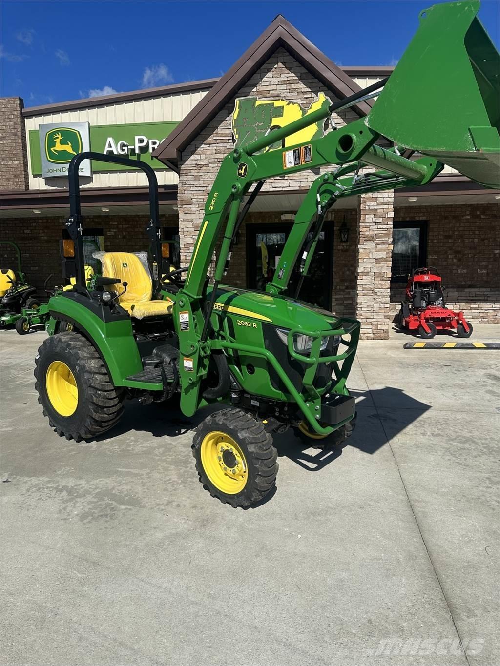 John Deere 2032R Kompaktie traktori