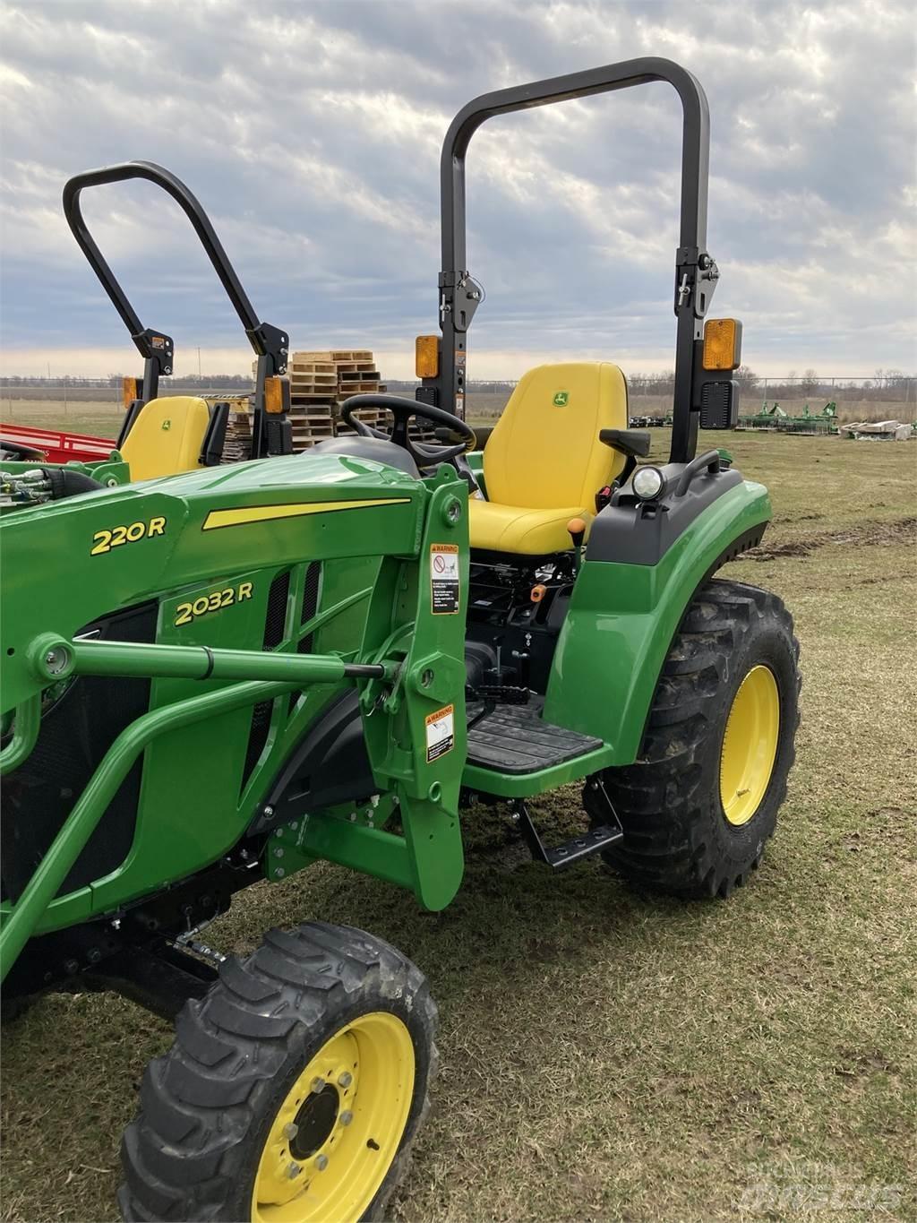 John Deere 2032R Kompaktie traktori