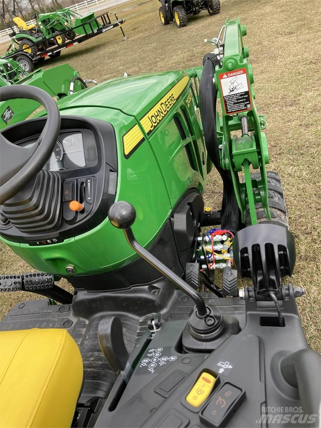 John Deere 2032R Kompaktie traktori