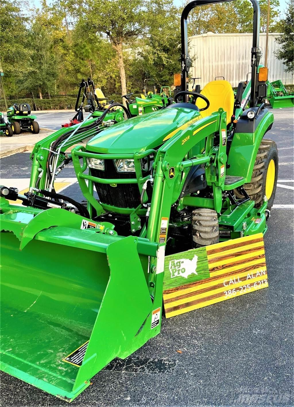 John Deere 2032R Kompaktie traktori