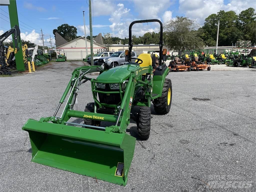John Deere 2038R Kompaktie traktori