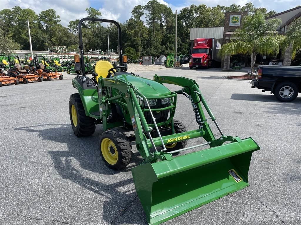 John Deere 2038R Kompaktie traktori