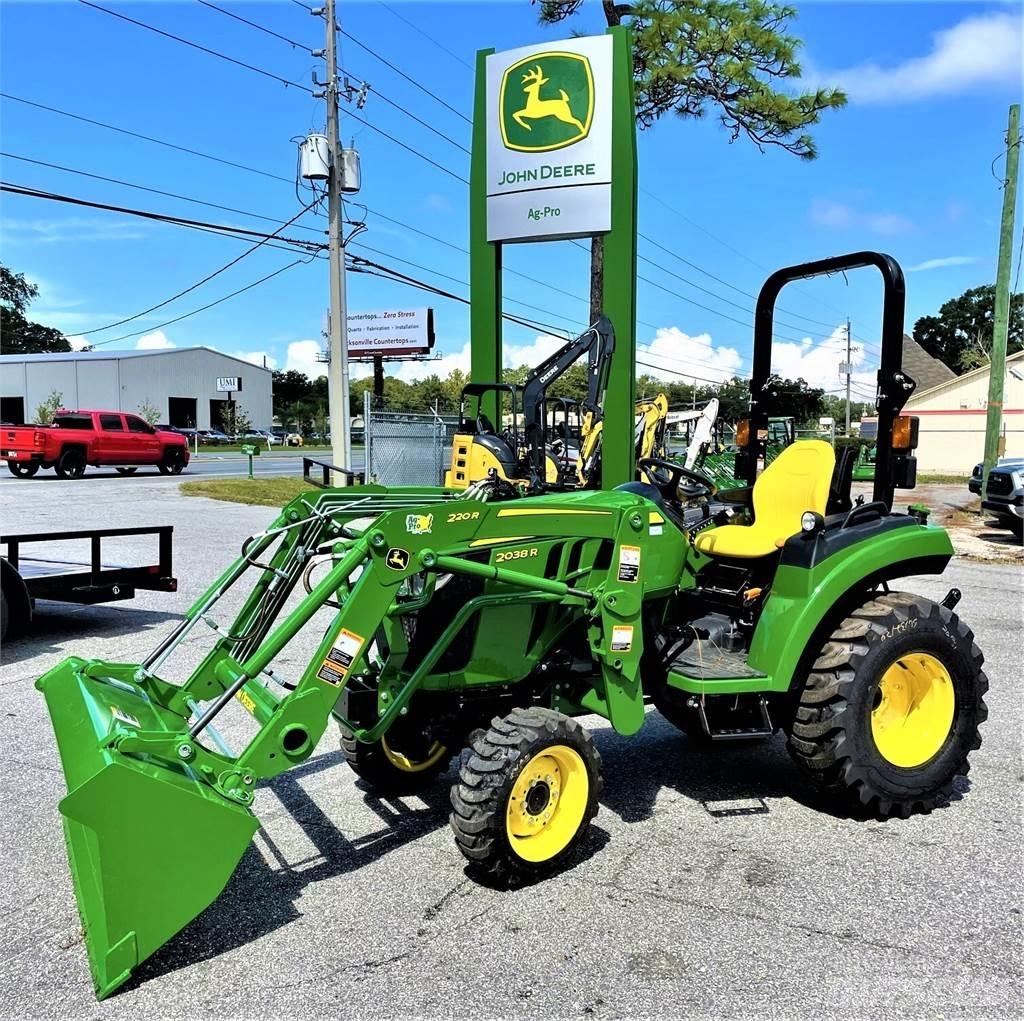 John Deere 2038R Kompaktie traktori