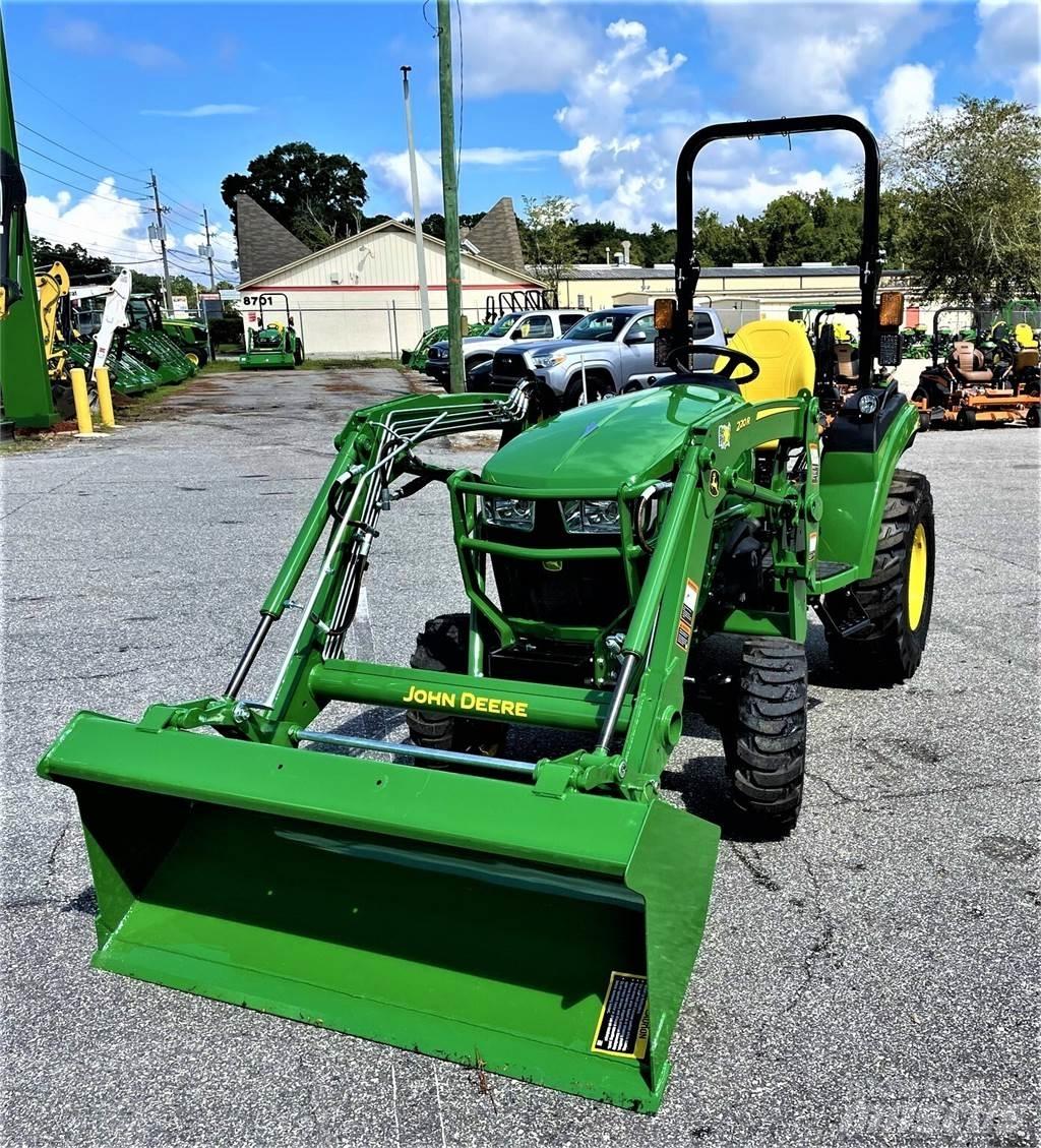 John Deere 2038R Kompaktie traktori