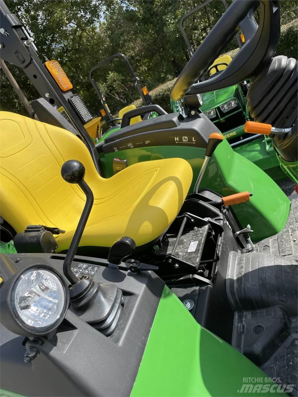 John Deere 2038R Kompaktie traktori