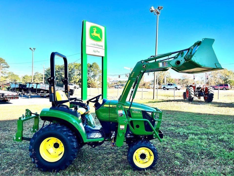 John Deere 2038R Kompaktie traktori