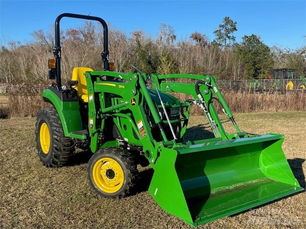 John Deere 2038R Kompaktie traktori