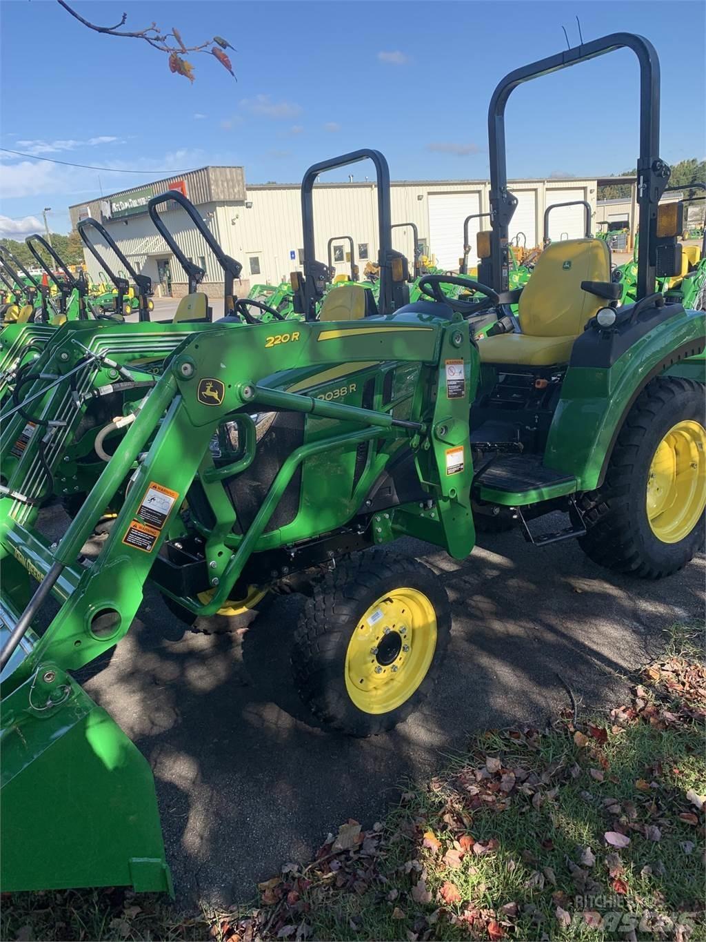 John Deere 2038R Kompaktie traktori