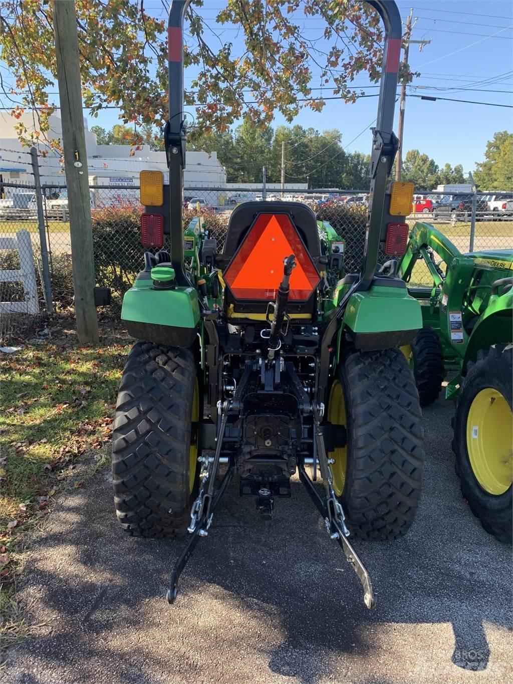John Deere 2038R Kompaktie traktori