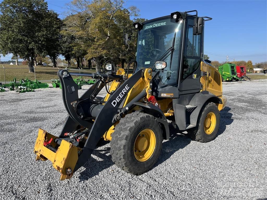 John Deere 244L Mini iekrāvēji