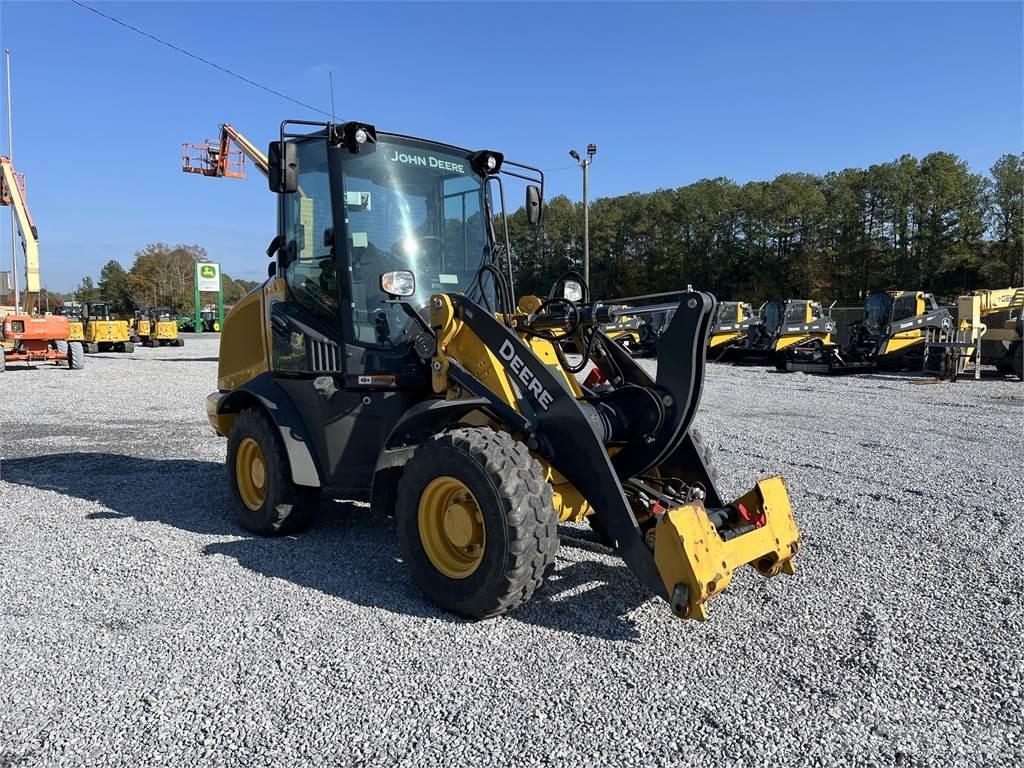 John Deere 244L Mini iekrāvēji