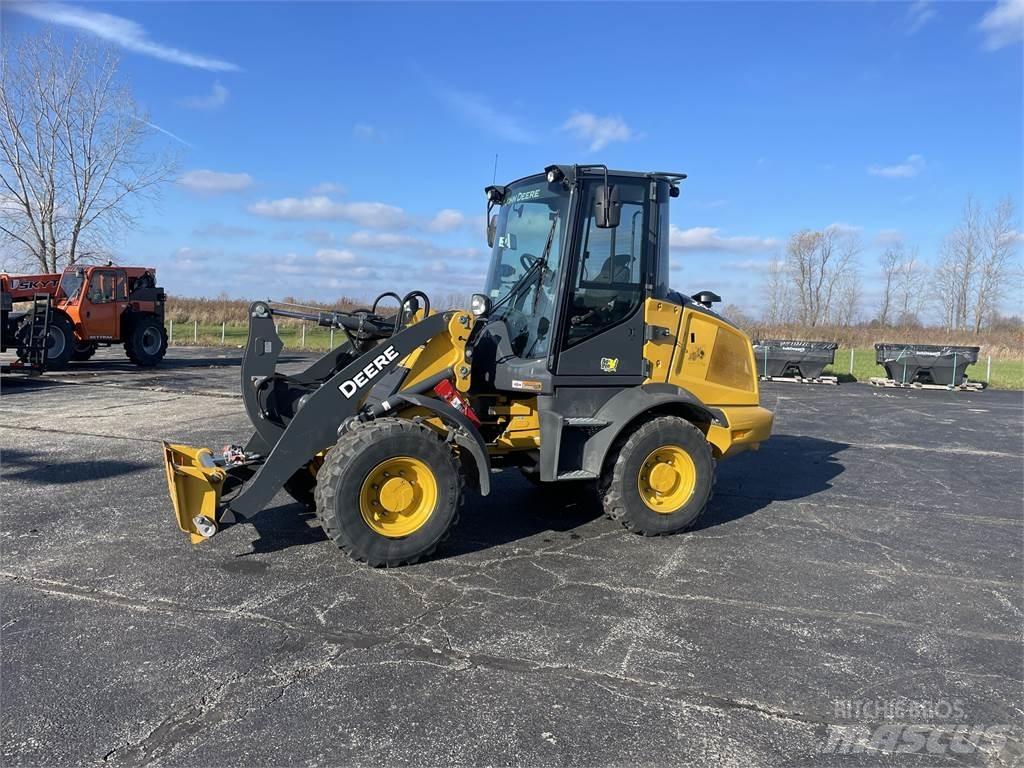 John Deere 244L Mini iekrāvēji