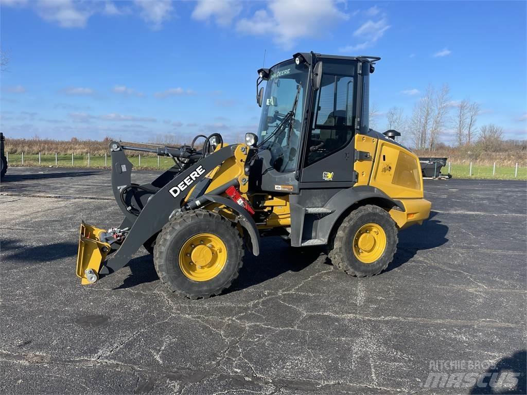 John Deere 244L Mini iekrāvēji