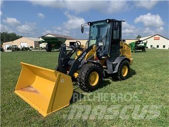 John Deere 244L Iekrāvēji uz riteņiem