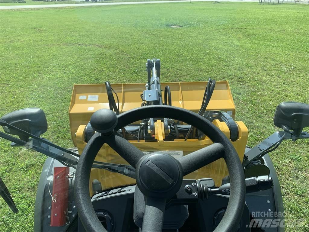 John Deere 244L Iekrāvēji uz riteņiem