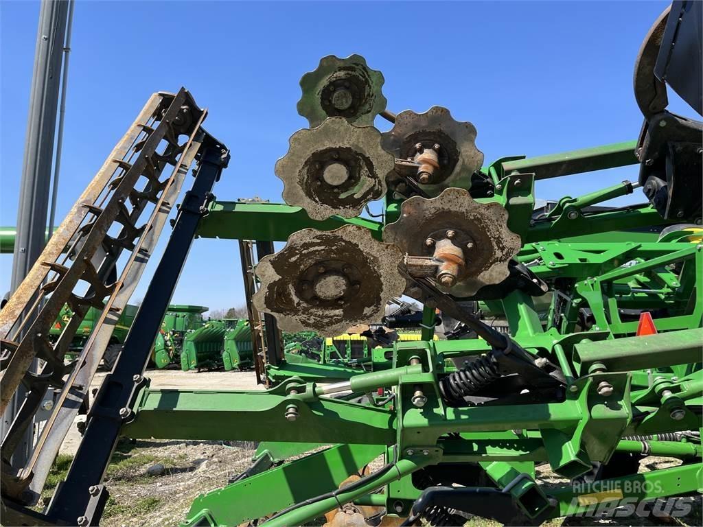 John Deere 2730 Cita augsnes apstrādes tehnika un papildaprīkojums