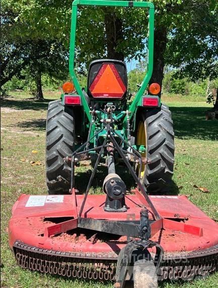 John Deere 3005 Kompaktie traktori