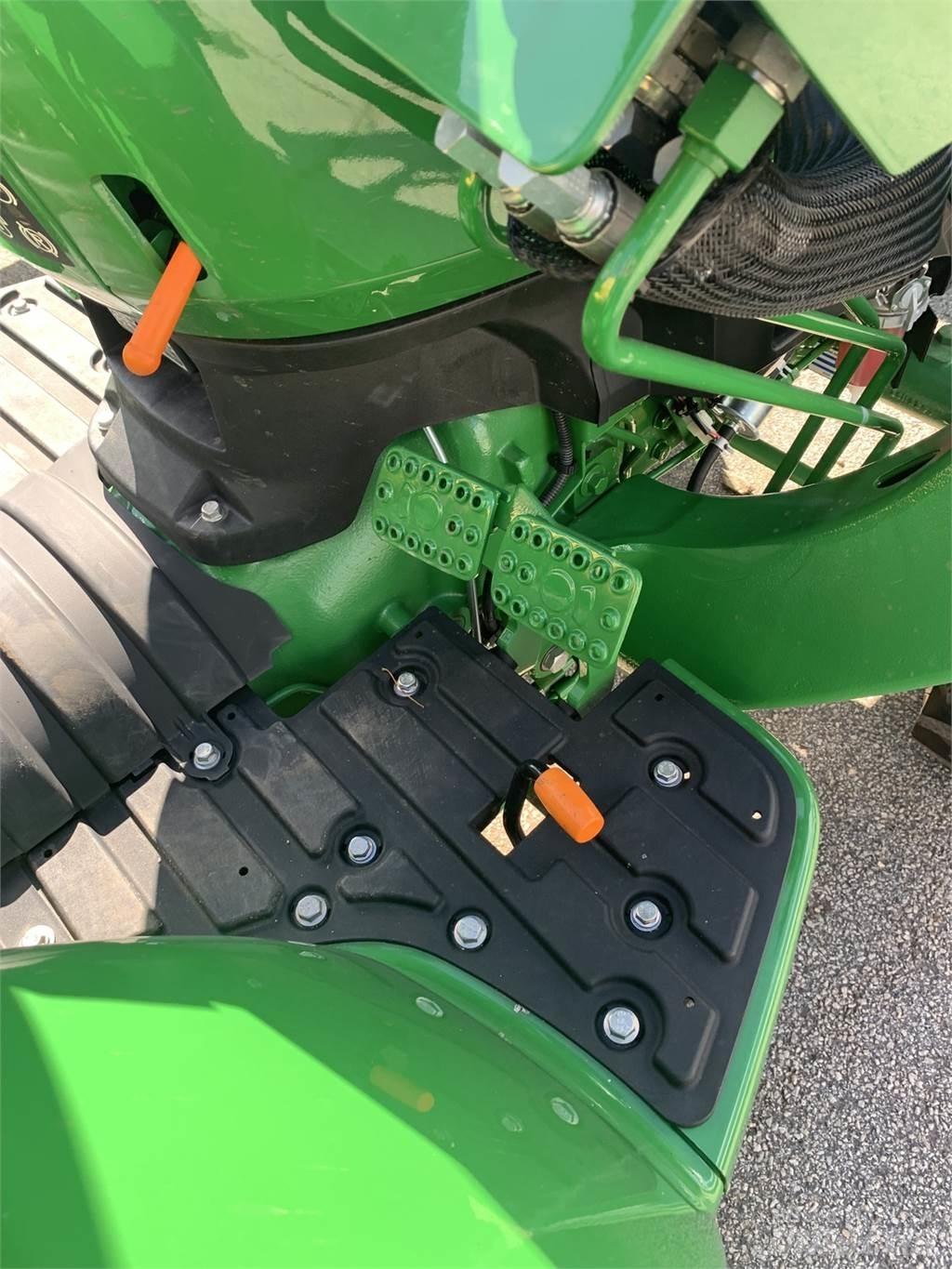John Deere 3025D Kompaktie traktori