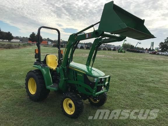 John Deere 3025E Kompaktie traktori