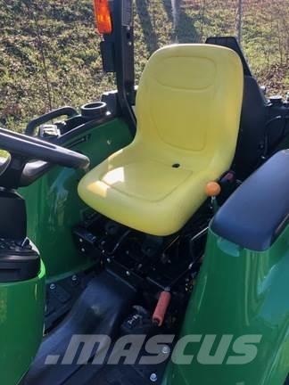 John Deere 3025E Kompaktie traktori