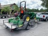 John Deere 3025E Kompaktie traktori