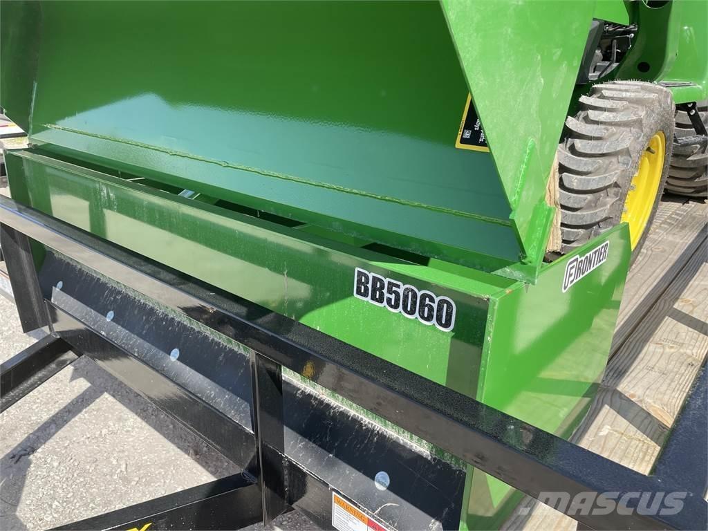 John Deere 3025E Kompaktie traktori
