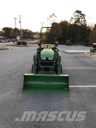 John Deere 3025E Kompaktie traktori