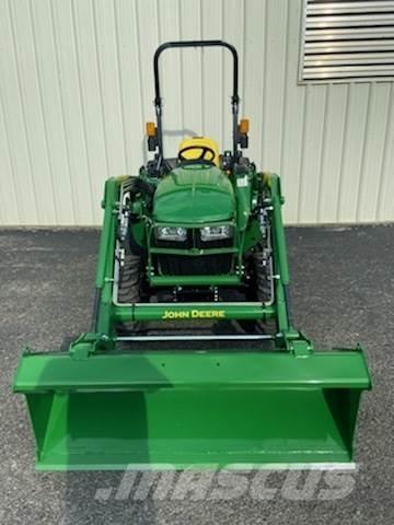 John Deere 3025E Kompaktie traktori