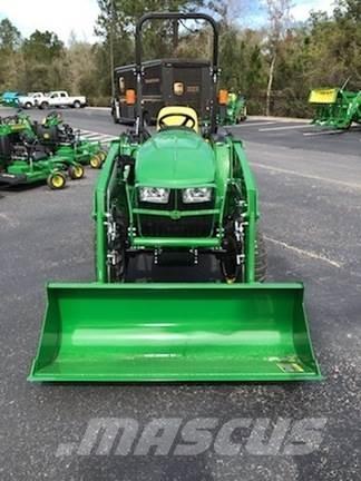 John Deere 3025E Kompaktie traktori