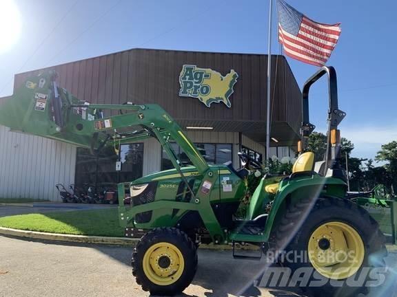 John Deere 3025E Kompaktie traktori