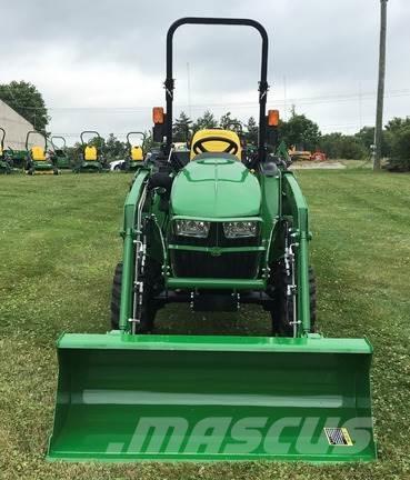 John Deere 3025E Kompaktie traktori
