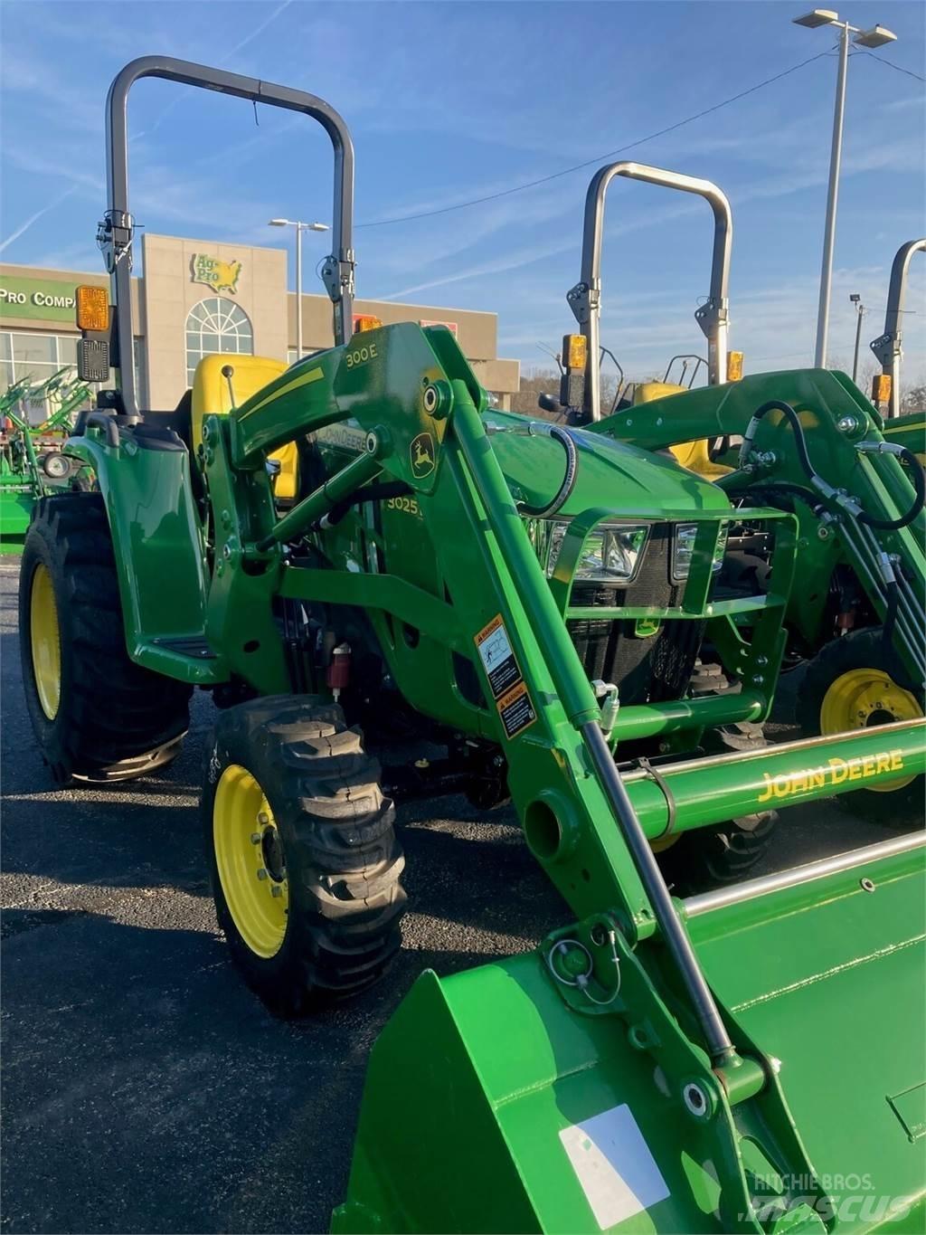 John Deere 3025E Kompaktie traktori