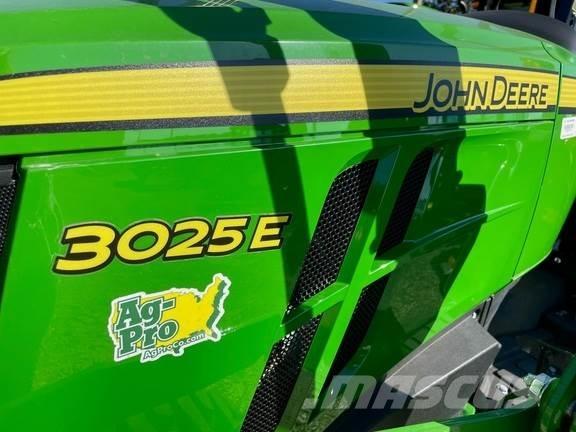 John Deere 3025E Kompaktie traktori