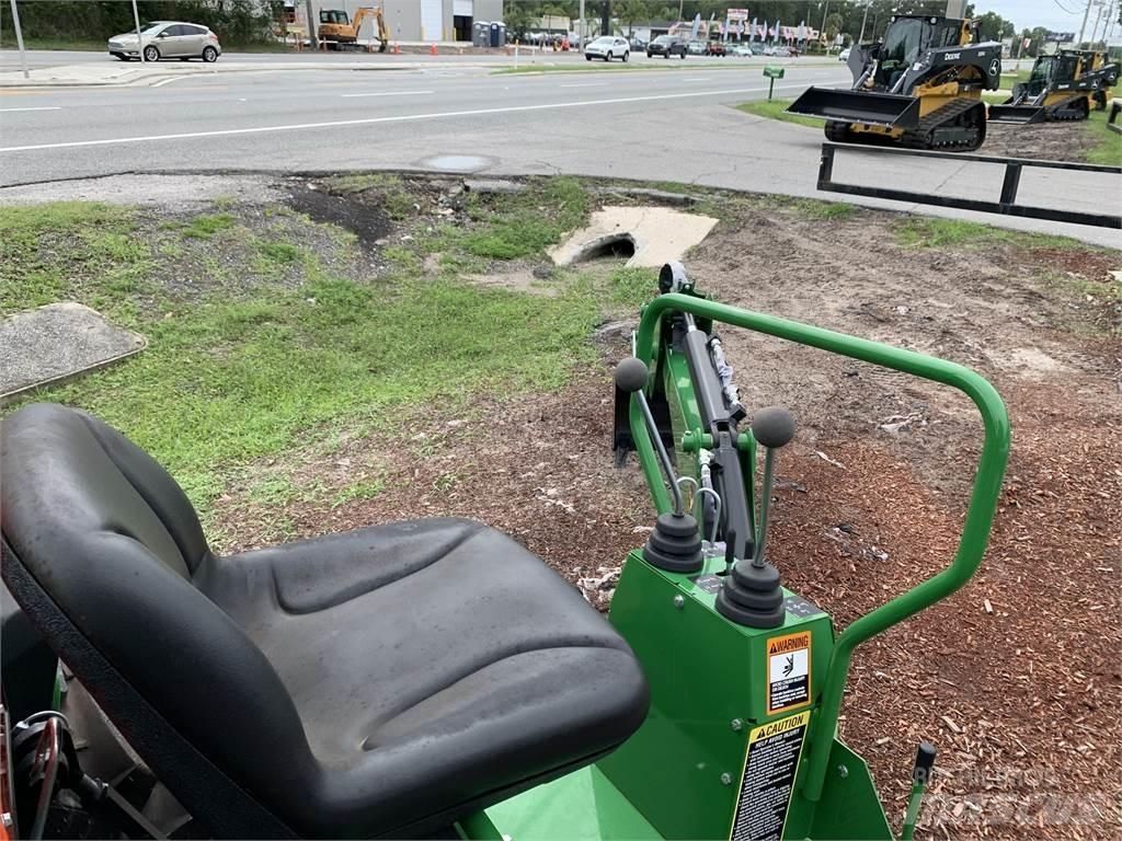 John Deere 3032E Kompaktie traktori
