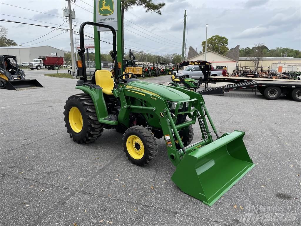 John Deere 3032E Kompaktie traktori