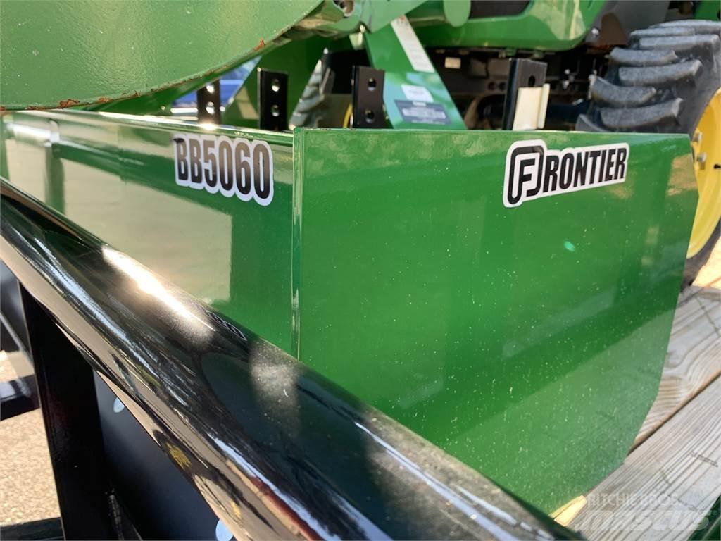 John Deere 3032E Kompaktie traktori