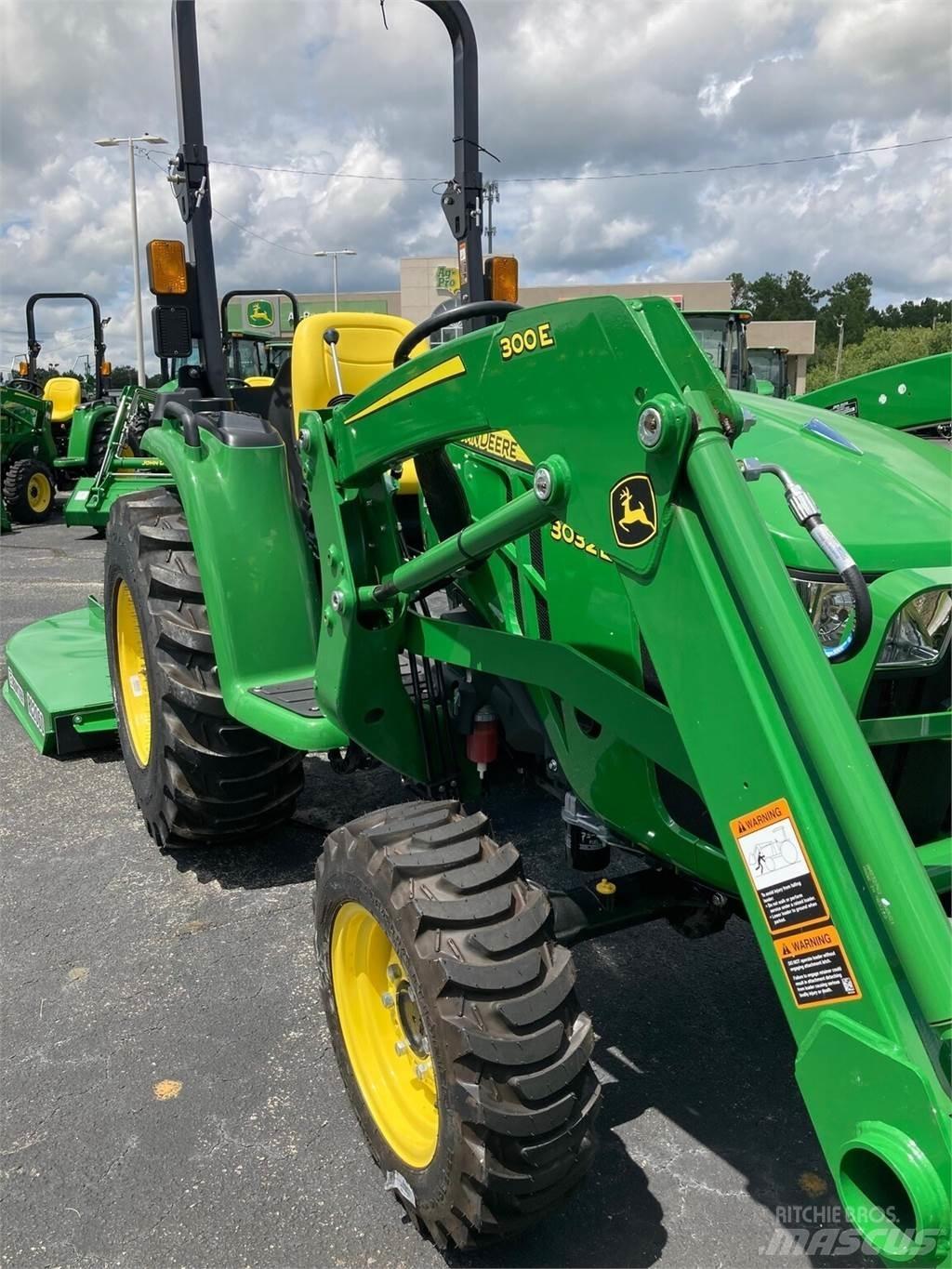 John Deere 3032E Kompaktie traktori