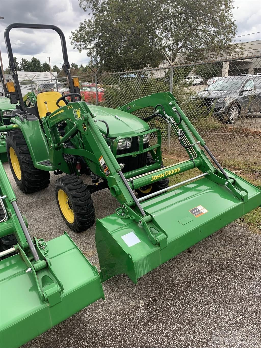 John Deere 3032E Kompaktie traktori