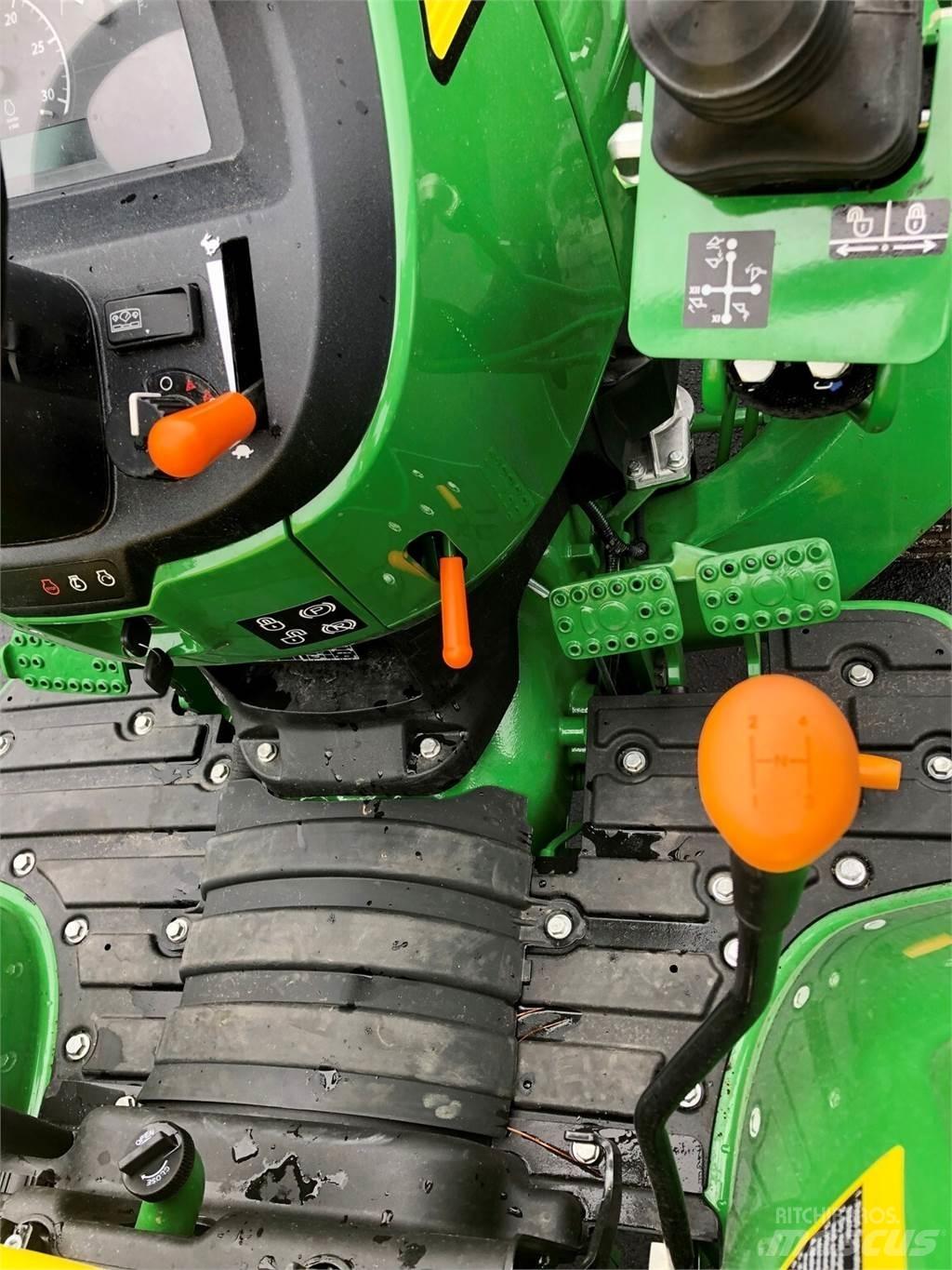 John Deere 3035D Kompaktie traktori