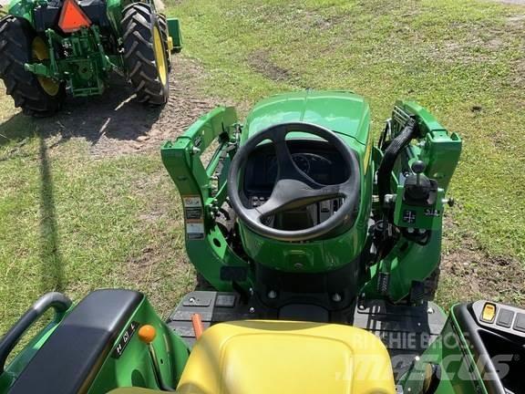 John Deere 3038E Kompaktie traktori