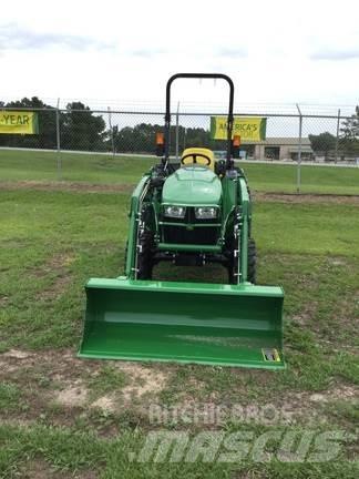 John Deere 3038E Kompaktie traktori