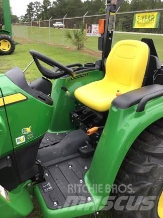 John Deere 3038E Kompaktie traktori