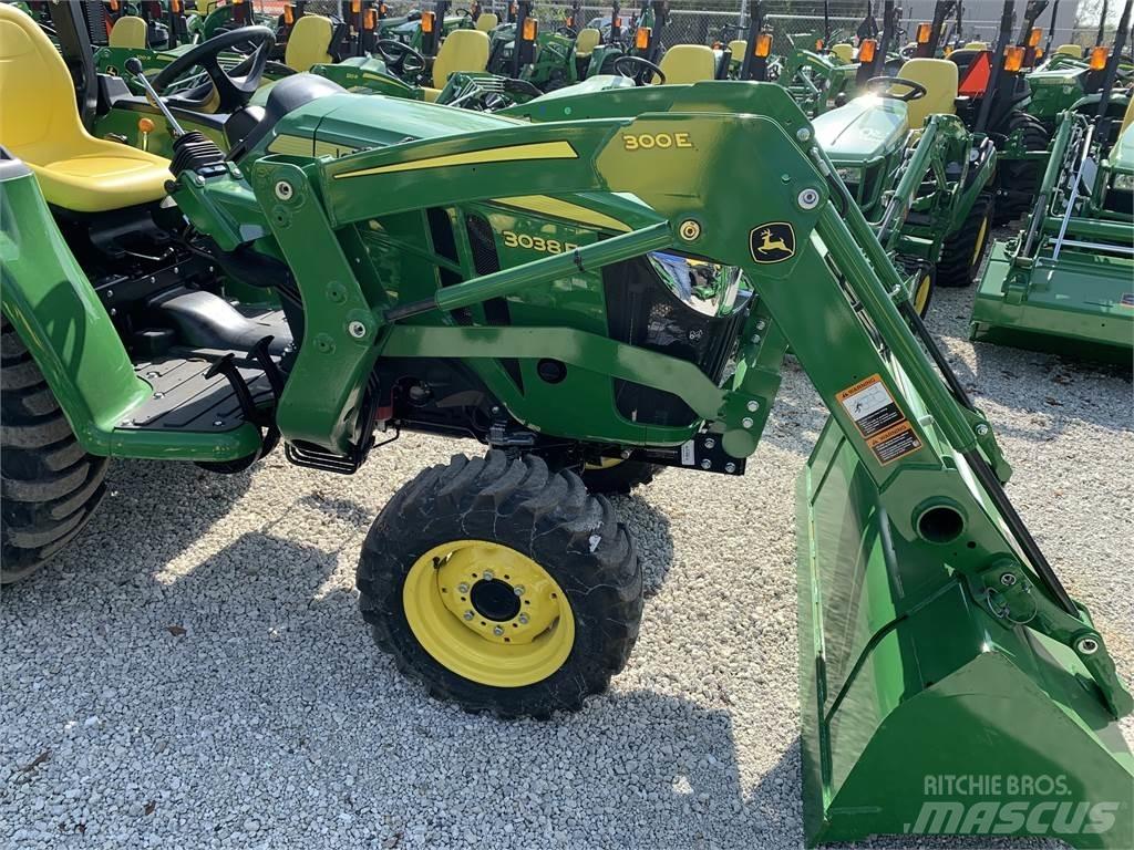 John Deere 3038E Kompaktie traktori