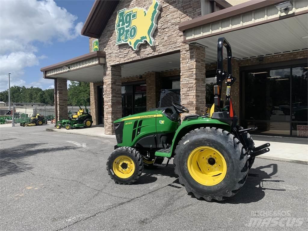 John Deere 3038E Kompaktie traktori
