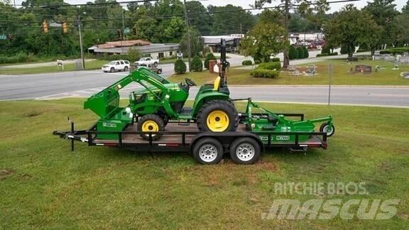 John Deere 3038E Kompaktie traktori
