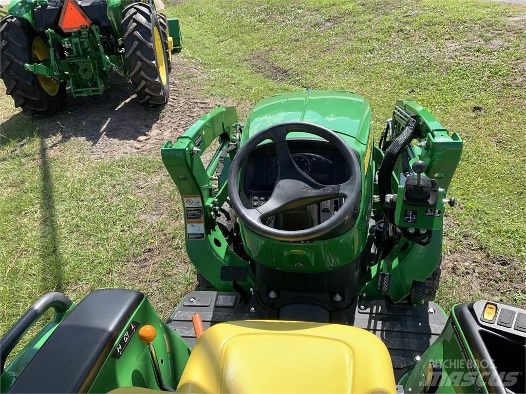 John Deere 3038E Kompaktie traktori