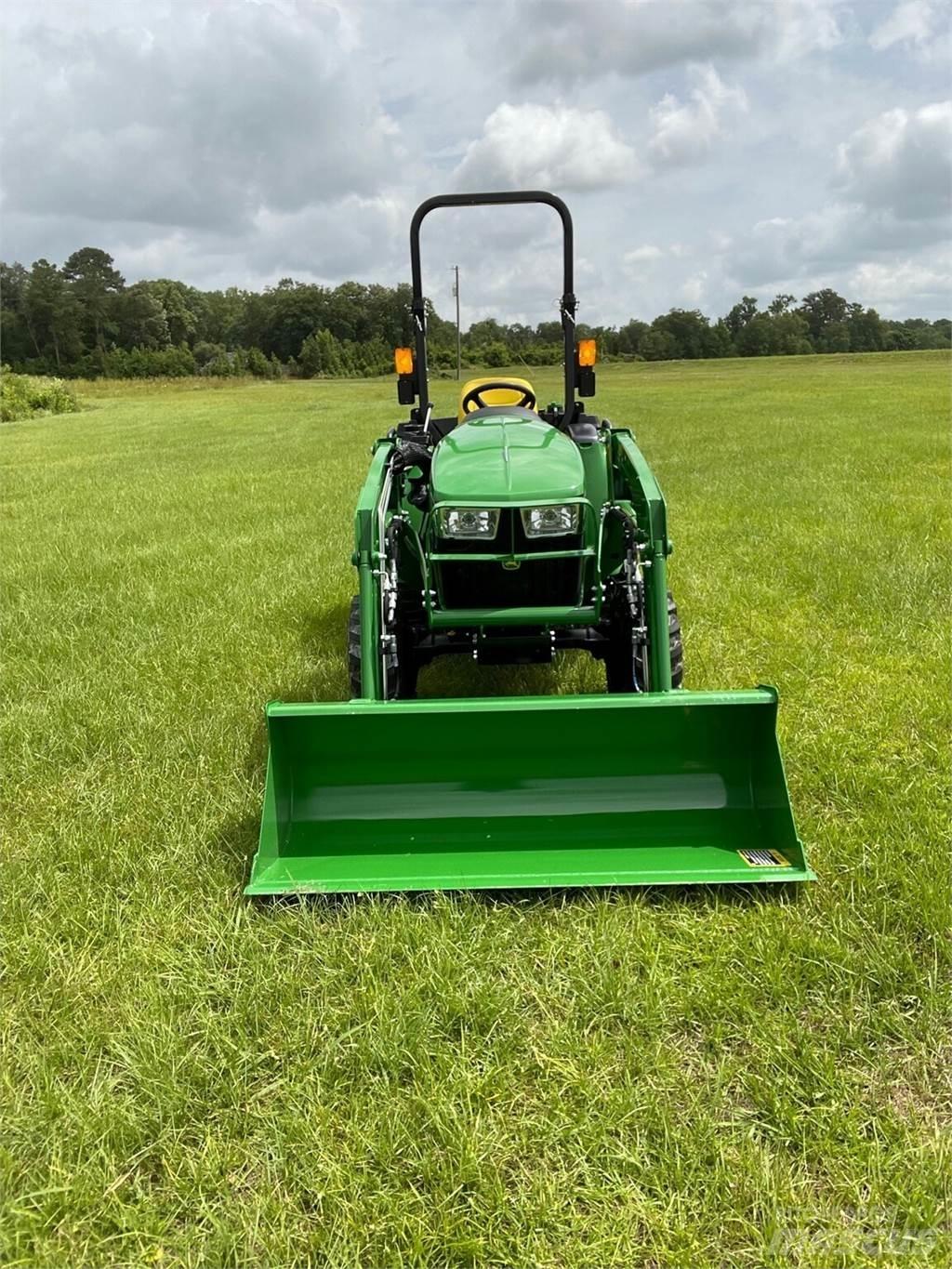 John Deere 3038E Kompaktie traktori
