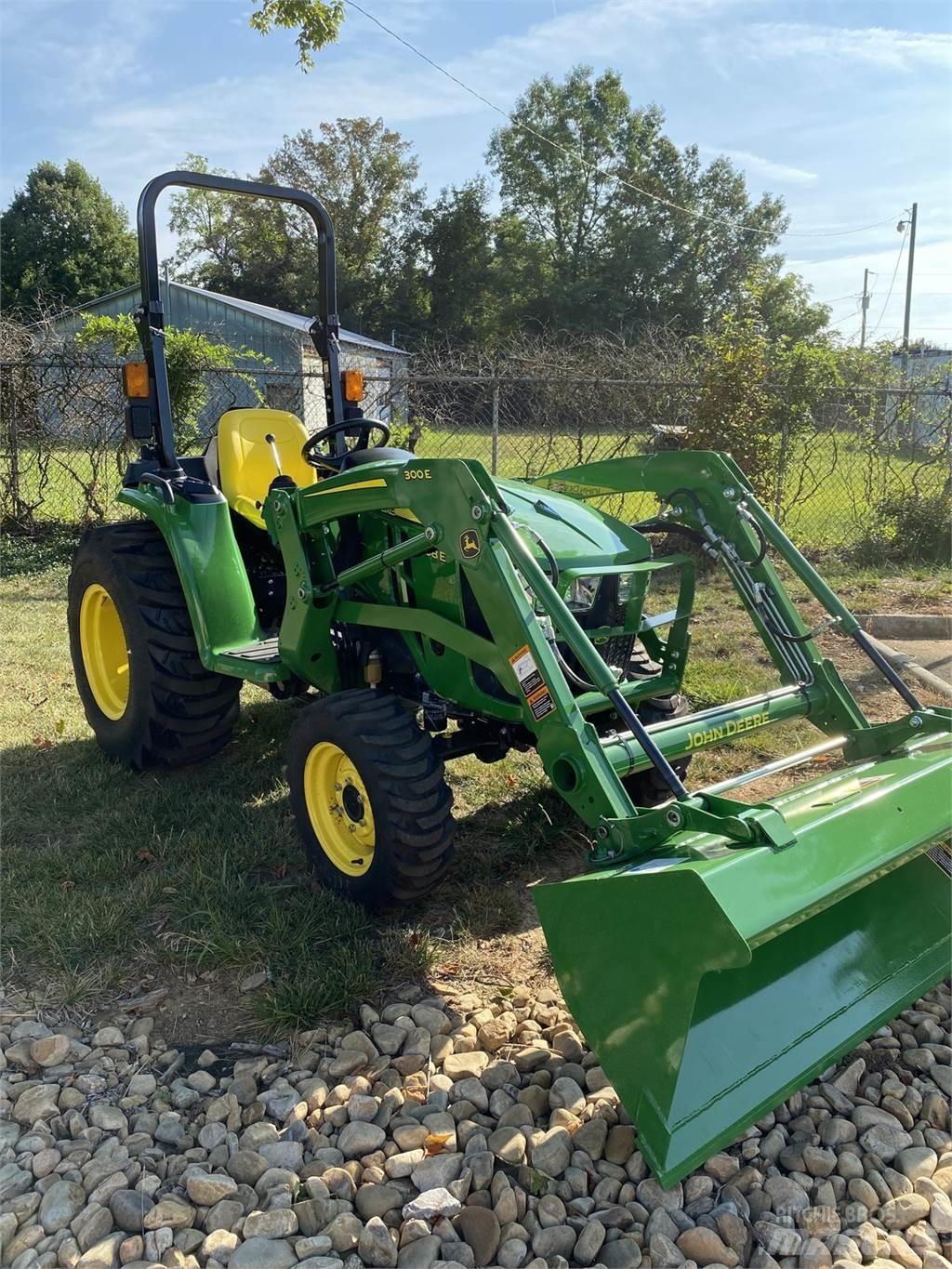 John Deere 3038E Kompaktie traktori