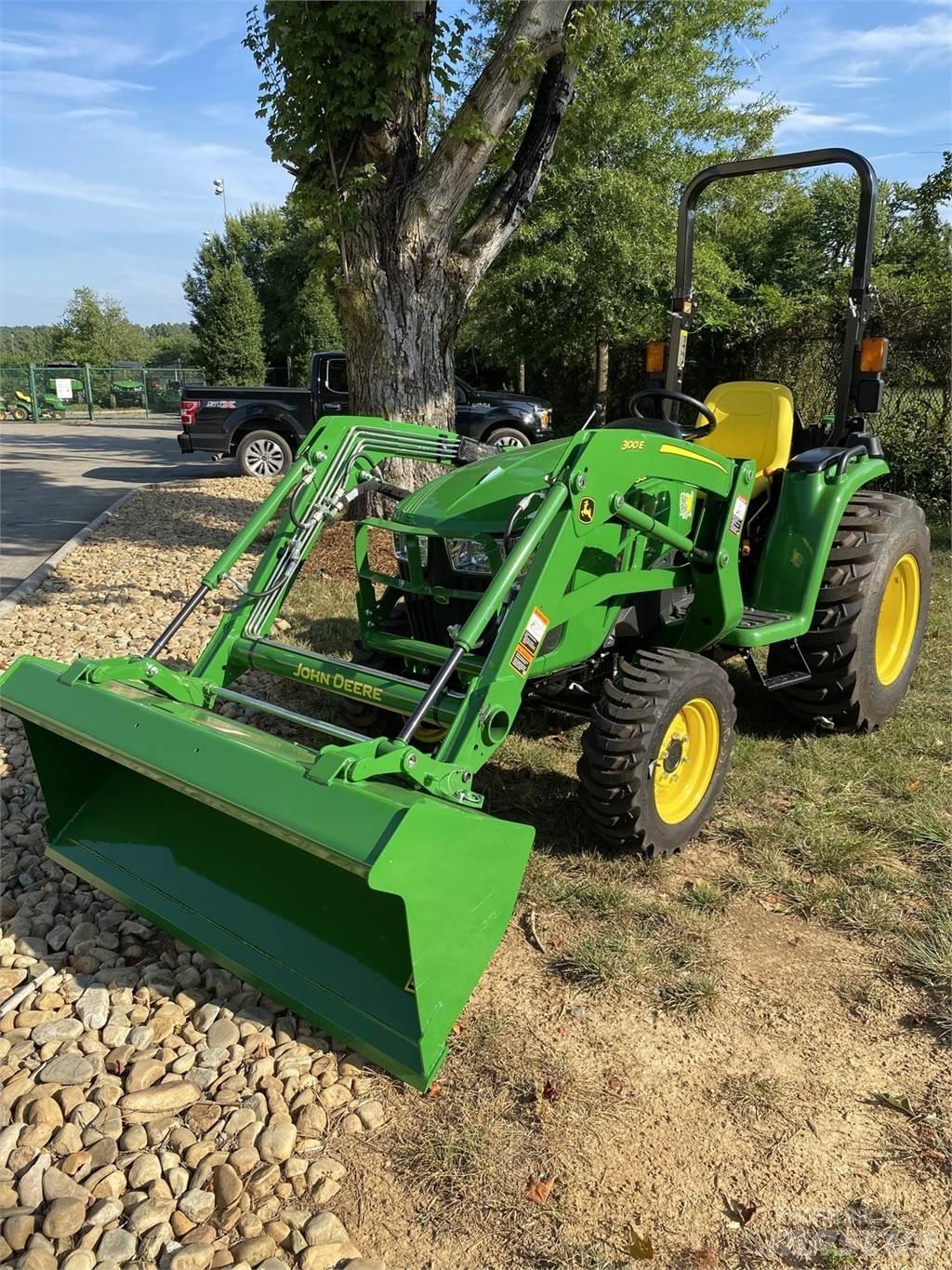 John Deere 3038E Kompaktie traktori